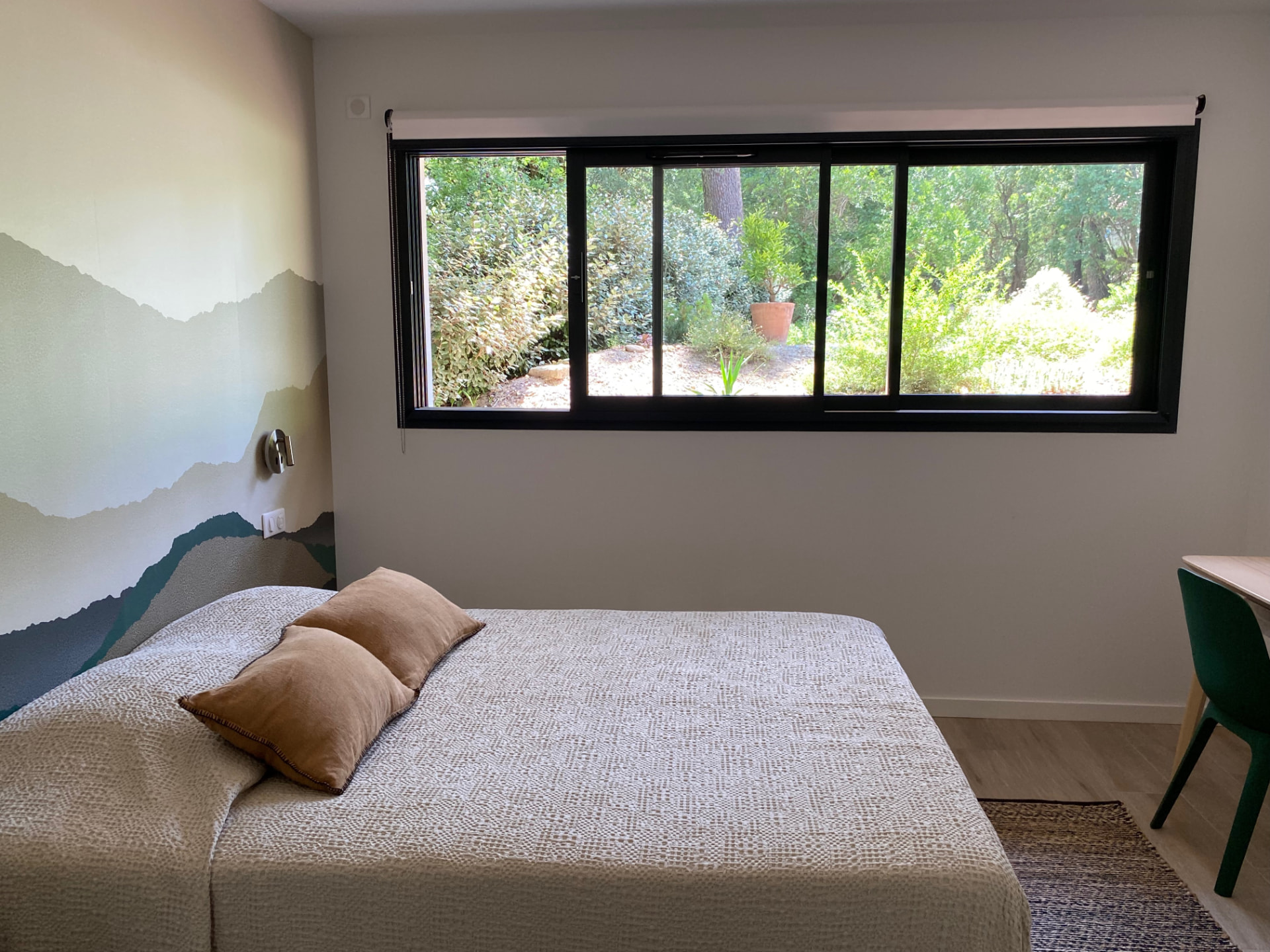 La chambre Sèrra ouverte sur le jardin